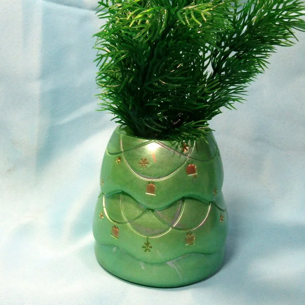Aquarium Decoration - Christmas Yule Tree with Green Plant.